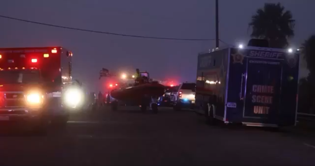 Restos del avión King Air 350 tras estrellarse en Galveston, Texas, con niños quemados a bordo durante misión humanitaria