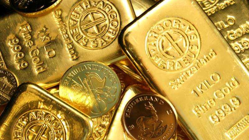 Gráfico del oro rompiendo récord en 4513 dólares por onza con subida del 3 por ciento en un día
