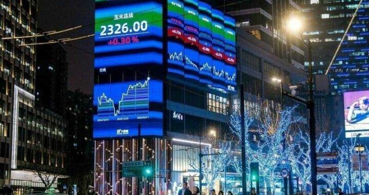 Gráfico del Nikkei 225 en rojo con caída del 0,43% tras anuncio del pacto tecnológico EEUU-Taiwán sobre semiconductores