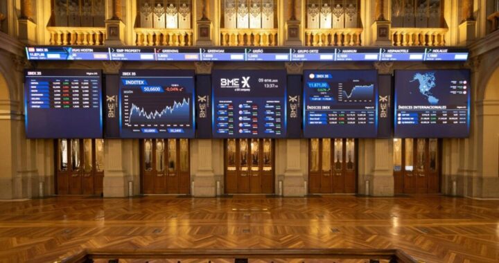 Gráfico del Ibex 35 en rojo con petróleo a 110 dólares y bonos en 4,69% marcando resistencia técnica