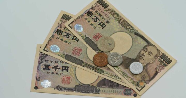 Gráfico del yen japonés con salto récord del 1,5% tras advertencia de intervención del Gobierno de Tokio