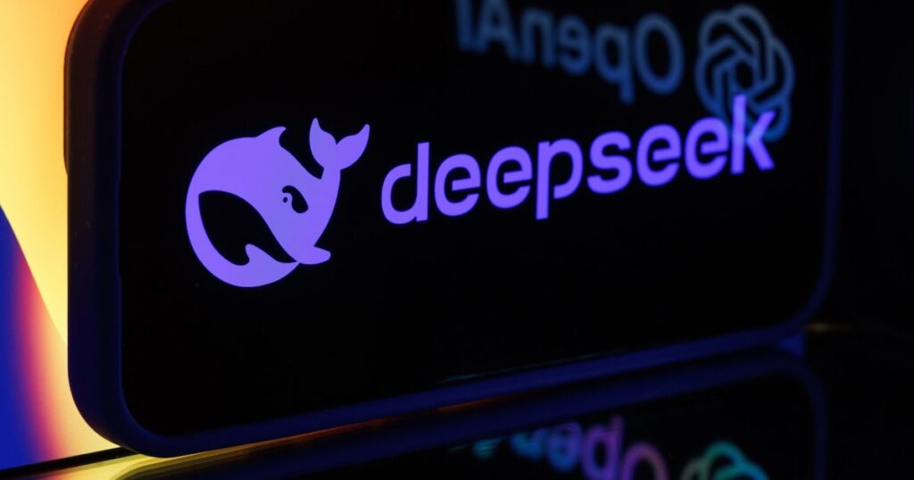 Diagrama técnico del modelo R2 de DeepSeek mostrando hiperconexiones optimizadas para reducir costes de IA sin chips Nvidia