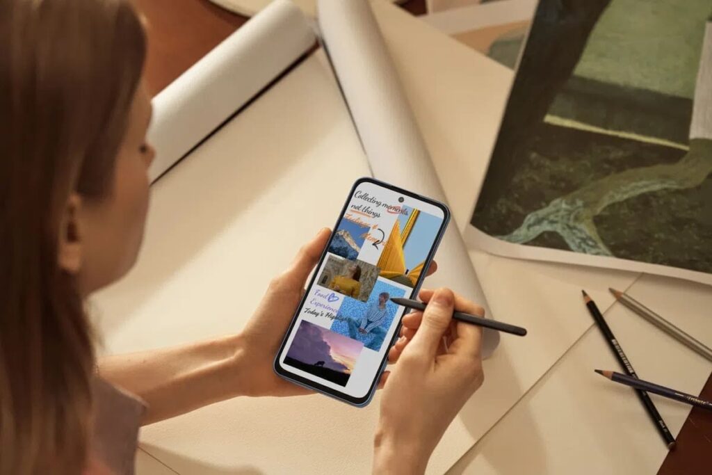 Smartphone y tableta TCL con pantalla Nxtpaper mostrando texto sin reflejos y lápiz óptico de 5 ms de latencia