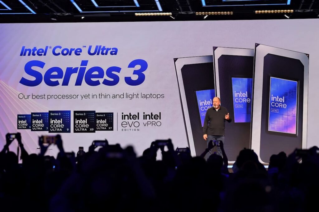 Chip Intel 18A con transistores RibbonFET mostrado en detalle técnico durante presentación en CES 2026
