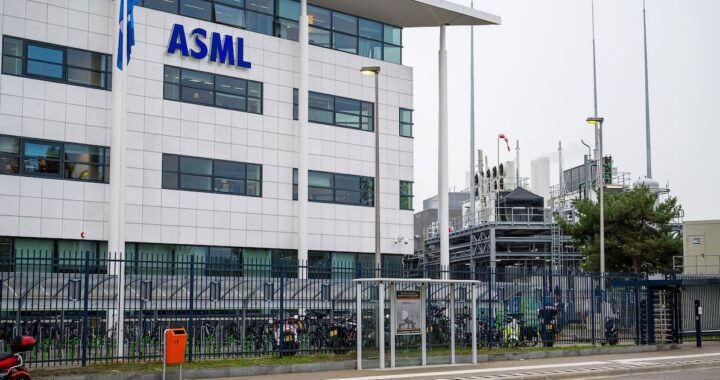 Gráfico de barras mostrando el récord de €13.200M en pedidos de ASML por la demanda de chips para IA en Q4