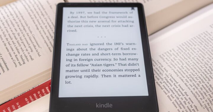 Pantalla de Kindle mostrando opciones para descargar libros EPUB y PDF sin DRM desde Amazon