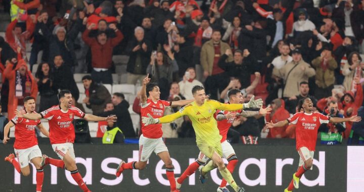 Anatoliy Trubin celebra su gol en el 97’ que clasificó al Benfica y eliminó al Marsella en la Champions