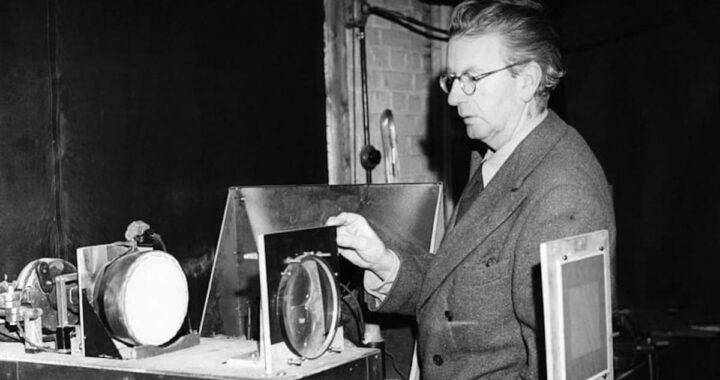Retrato en blanco y negro de 'Stooky Bill', el muñeco de ventrílocuo usado en la primera transmisión de imágenes en movimiento de 1926