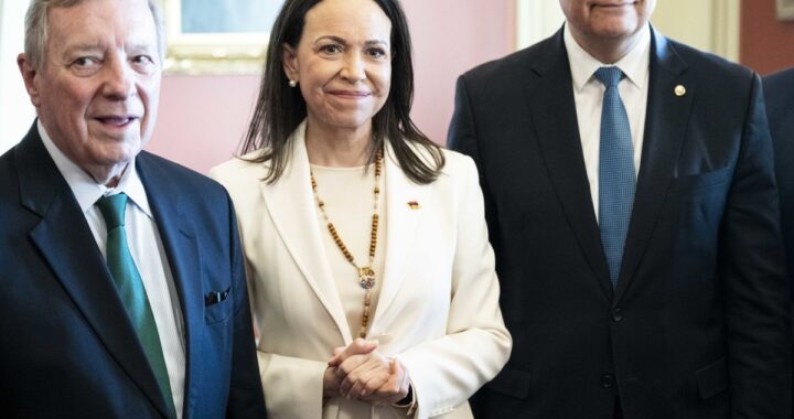 María Corina Machado entrega medalla simbólica del Nobel a Donald Trump en reunión privada sobre Venezuela