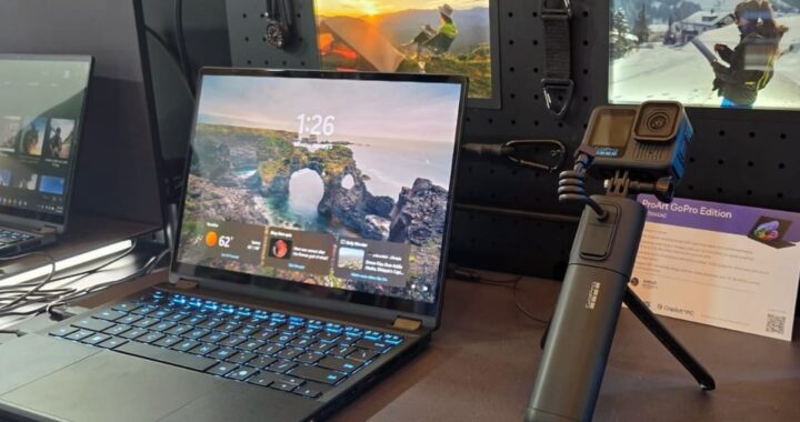 Notebook Asus ProArt GoPro Edition en ángulo mostrando pantalla OLED 3K y teclado con atajos para edición rápida