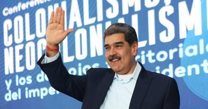 Soldados estadounidenses escoltando a Nicolás Maduro tras su detención en operativo nocturno en Caracas