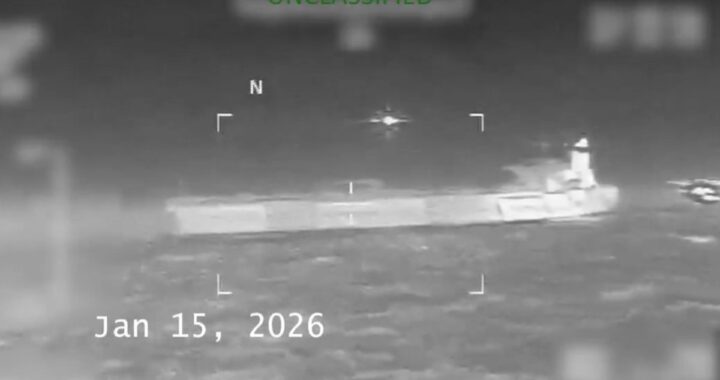 Portaaviones USS Gerald R. Ford interceptando el petrolero 'Verónica' con 850000 barriles de crudo venezolano en el Caribe