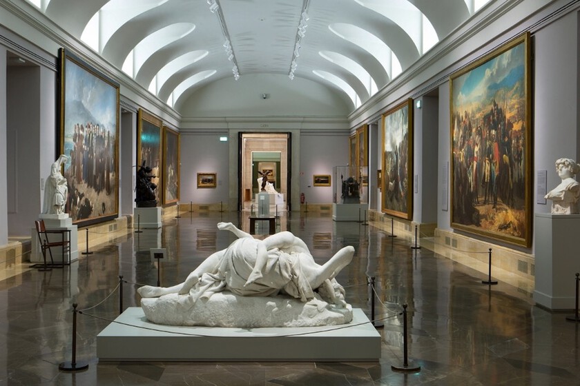 Sala vacía del Museo del Prado con 'Las Meninas' al fondo, sin multitudes ni colas, mostrando el nuevo modelo de visita tranquila