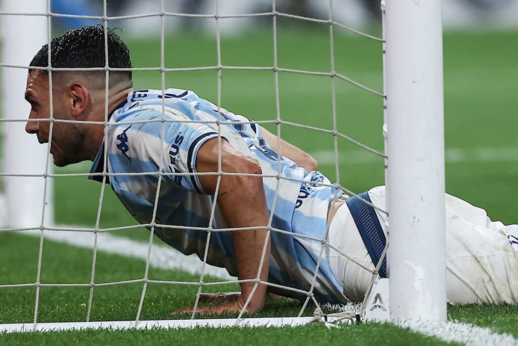 Ronaldo Martínez, máximo goleador con 8 goles en 13 partidos, simboliza la crisis del *9* de área en Argentina