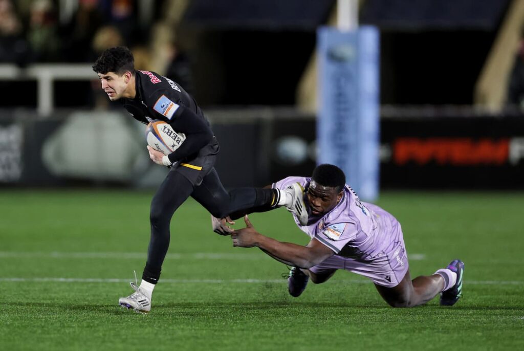 Simón Benítez Cruz celebra su try de 40 metros que rompió 399 días de sequía en Newcastle