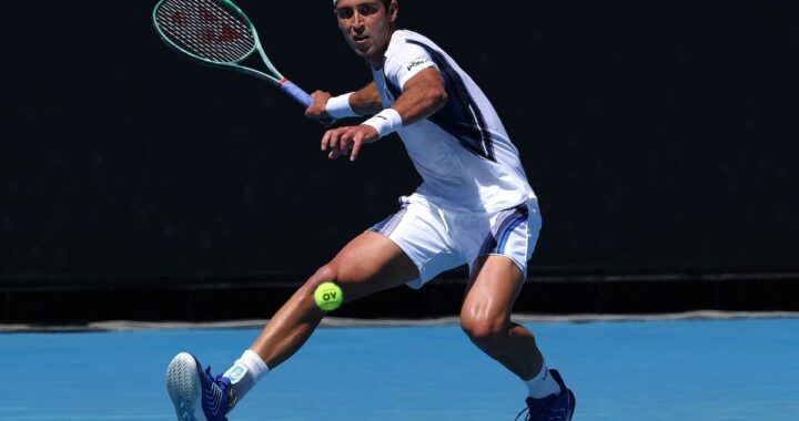 Tomás Etcheverry celebra victoria en el Australian Open 2026 tras maratónico partido de 5 sets