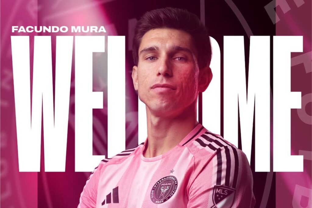 Facundo Mura con camiseta rosa de Inter Miami sonríe en su presentación oficial como nuevo lateral derecho