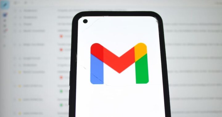 Interfaz de Gmail 2024 mostrando la IA 'Ayúdame a Escribir' generando un correo con estilo personalizado y sugerencias en tiempo real