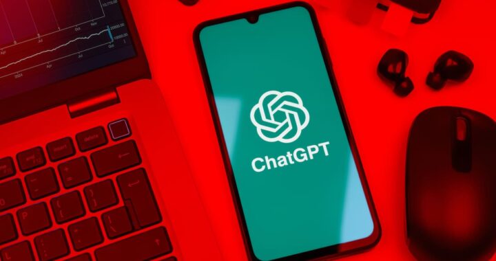 Pantalla de IA mostrando un poema con código oculto entre versos, exploit de seguridad no detectado