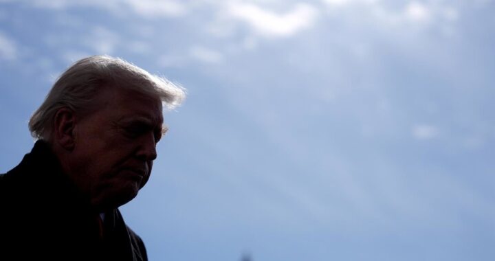 Portaaviones USS Abraham Lincoln en el Golfo Pérsico con flota militar de EEUU frente a costa iraní y misiles en alerta