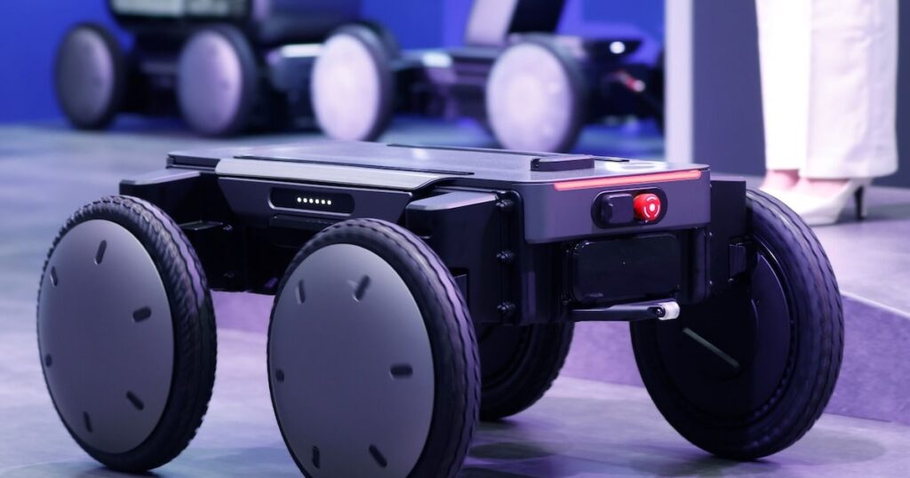 Humanoide Atlas de Hyundai en el CES 2024 con tecnología de robótica e IA física en acción