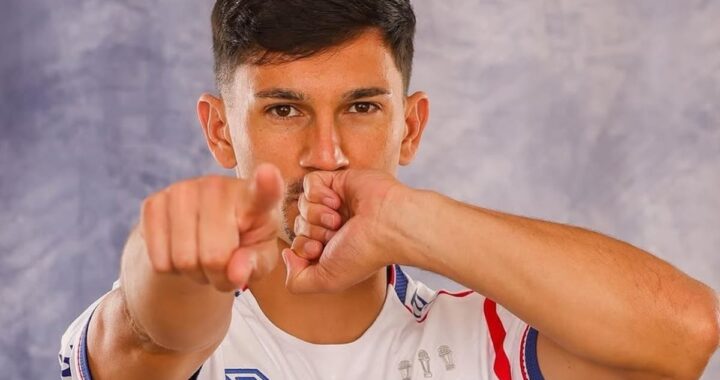Maxi Silvera con camiseta de Nacional tras polémico pase desde Peñarol, generando división en el fútbol uruguayo