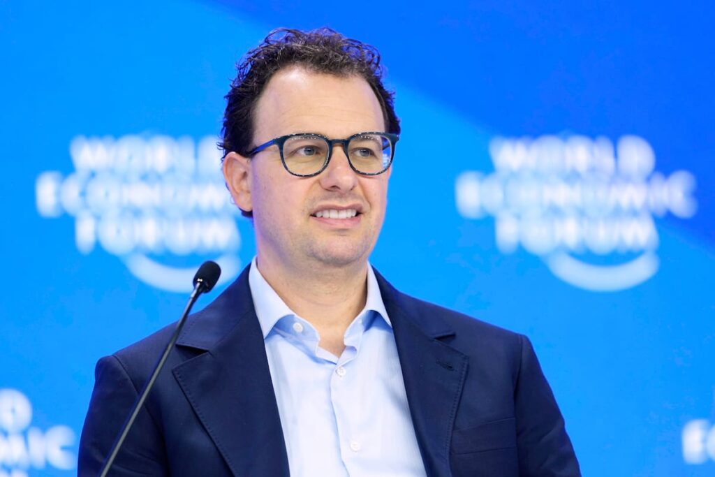 Dario Amodei, CEO de Anthropic, en conferencia sobre riesgos de la IA superinteligente y pérdida de control humano
