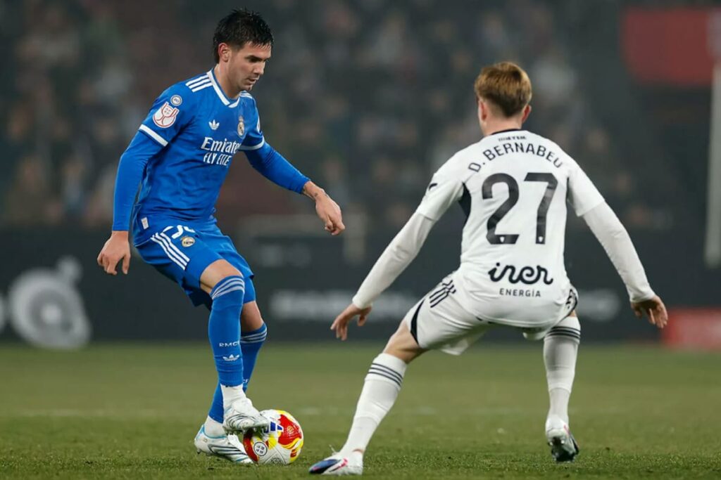 Mastantuono con la cabeza gacha tras el 3-2 del Albacete, reflejo de la crisis del Madrid en Copa del Rey