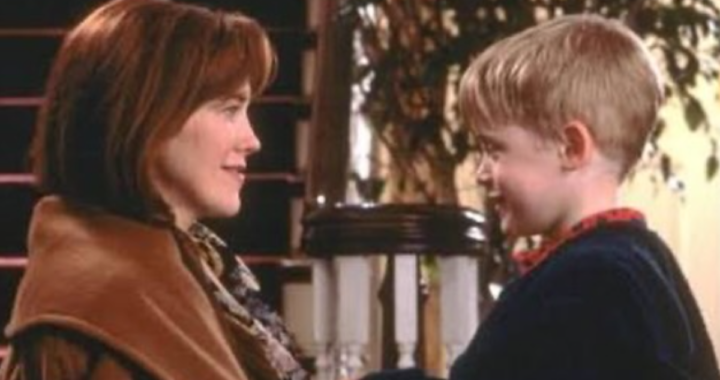 Macaulay Culkin abraza a Catherine O’Hara en foto de 2023, recordando su papel como Kate McCallister en 'Mi pobre angelito'