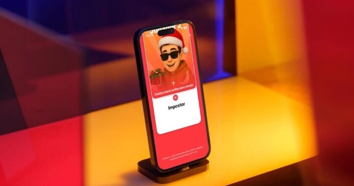 Grupo de personas jugando al Impostor en Navidad con móviles y risas, descubriendo al impostor entre palabras secretas