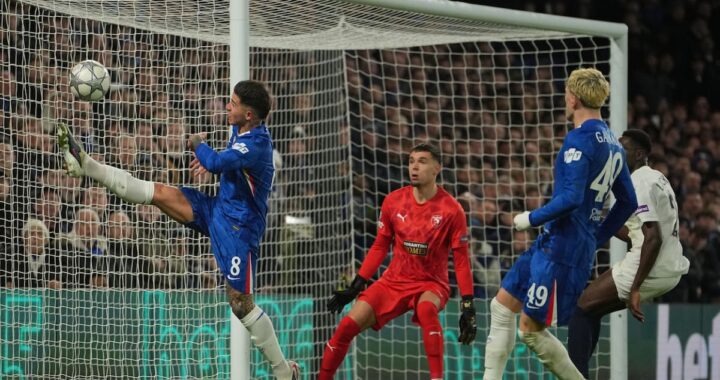 Enzo Fernández celebra un gol anulado por el VAR en Anfield con el Liverpool en shock y el Marsella festinando
