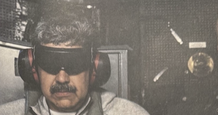 Nicolás Maduro con sudadera Nike Tech Fleece gris a bordo del USS Iwo Jima tras su detención en 2026