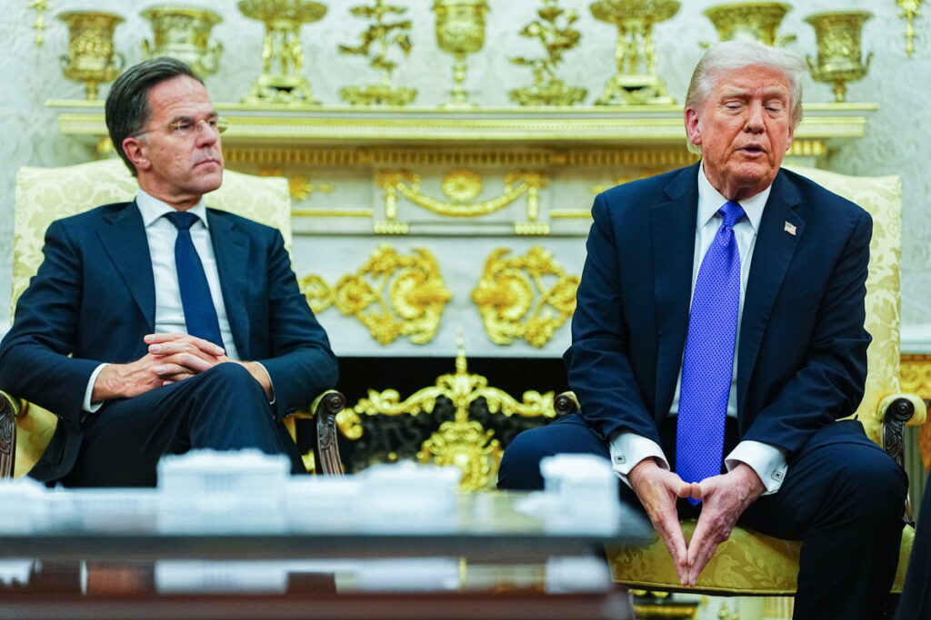 Mark Rutte en Davos con mapa del Ártico tras polémica por Groenlandia y base militar 'Cúpula Dorada'