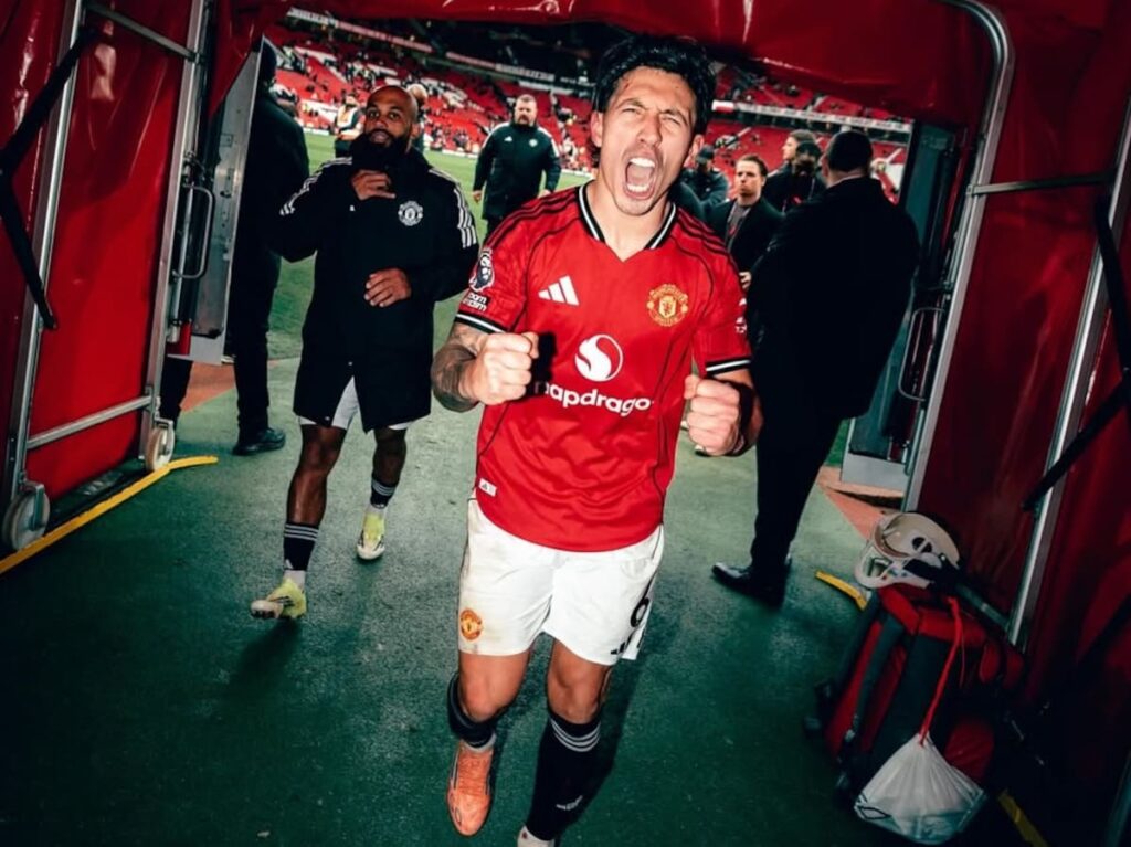 Lisandro Martínez marca a Erling Haaland en el clásico Manchester United vs City, desafiando críticas por su estatura