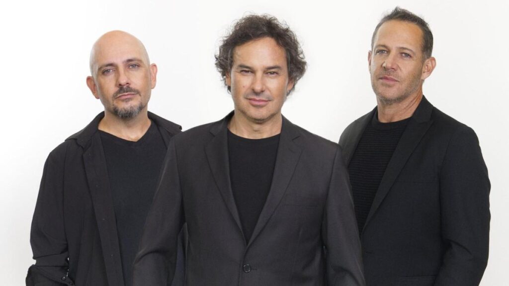Tercer Mundo en escenario íntimo con guitarras acústicas durante gira 'Siempre te amaré' 2026