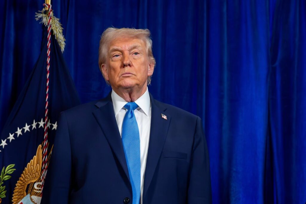 Donald Trump firma acuerdo petrolero con Delcy Rodríguez sobre mapa de Venezuela y barriles de crudo
