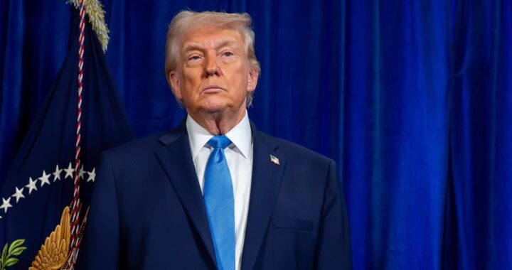 Donald Trump firma acuerdo petrolero con Delcy Rodríguez sobre mapa de Venezuela y barriles de crudo