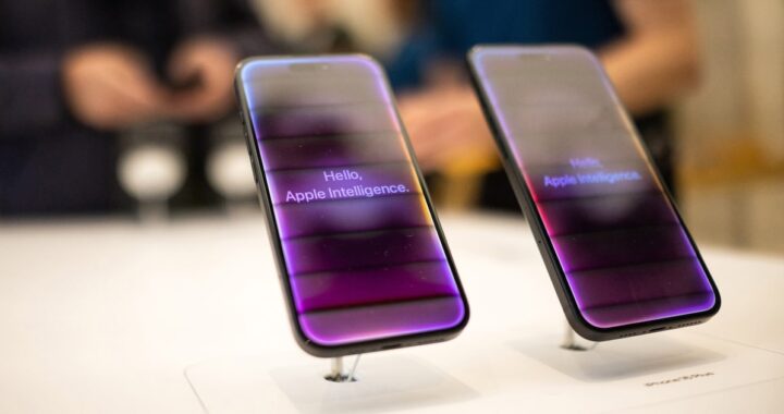 Oficina vacía de Apple con sillas abandonadas y pantallas mostrando código de IA, simbolizando la fuga de talento a Google y Meta