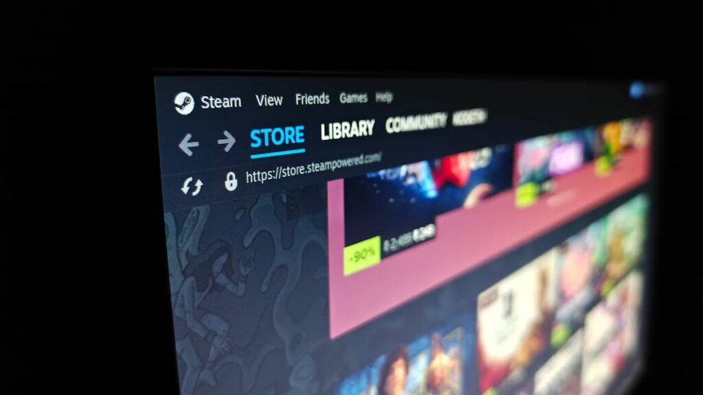 Sala de tribunal con documentos legales y logo de Steam en pantalla, ilustración de la demanda por US$905 millones