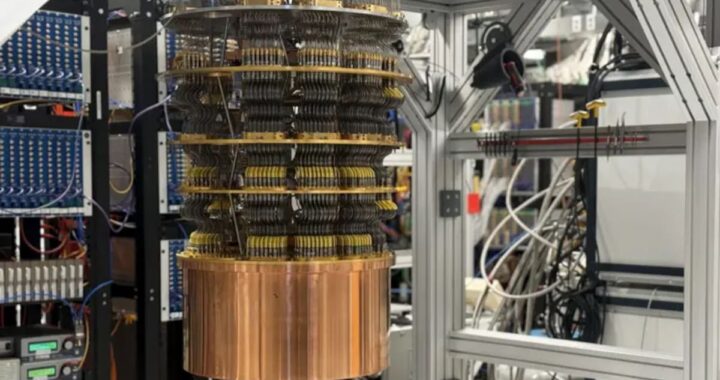 Superordenador cuántico Willow de Google en laboratorio ultrafrío a -273°C con cables dorados y tanque de helio líquido