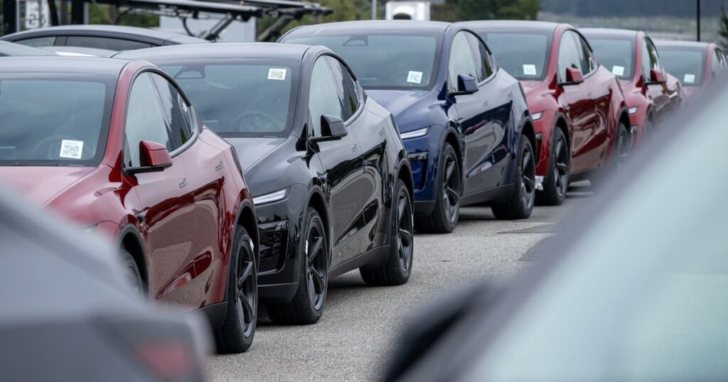 Planta de Tesla reconfigurada con robots y sistemas de IA tras inversión de 20000 millones, marcando el fin del Model S