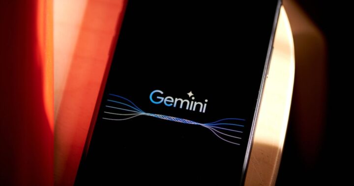 Interfaz de Gemini analizando datos de Gmail, Photos y Search sin solicitud previa, con alerta de privacidad