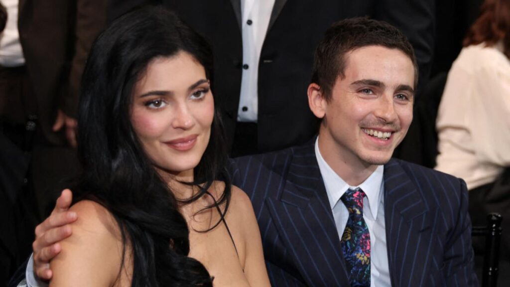 Timothée Chalamet con lágrimas en los Critics Choice 2026 tras ganar Mejor Actor por 'Marty Supreme' y agradecer a Kylie Jenner en discurso viral