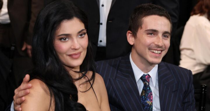 Timothée Chalamet con lágrimas en los Critics Choice 2026 tras ganar Mejor Actor por 'Marty Supreme' y agradecer a Kylie Jenner en discurso viral