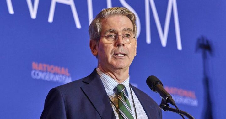 Gráfico de Wall Street en verde tras fallo judicial, con sombra de nuevos aranceles en 2026 según 'plan B' de Trump