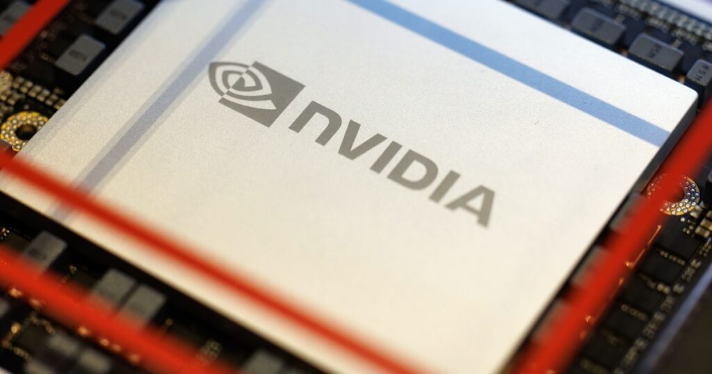 Gráfico de inversión de Nvidia con logo de OpenAI y chips H100 sobre fondo futurista con datos financieros
