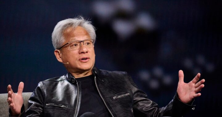 Jensen Huang, CEO de Nvidia, explica en evento cómo la IA potencía el software sin reemplazarlo, con gráficos de productividad al 30%