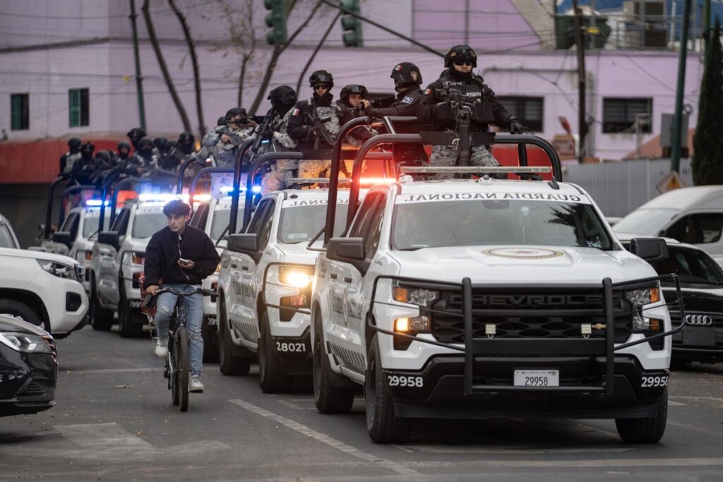 Tanquetas militares y policías custodiando calles de Guadalajara tras muerte de 'El Mencho' en operativo histórico