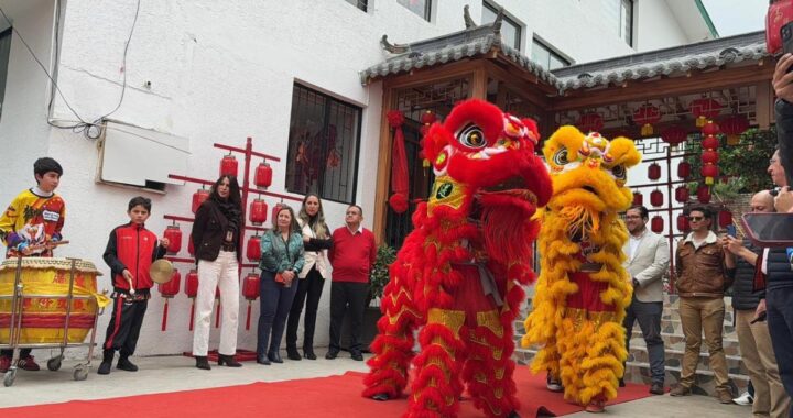 Dragón de 70 metros y leones danzantes en Quito durante el Año Nuevo Chino 2026 con el Caballo de Fuego