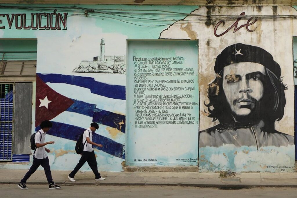 Hospital en La Habana con equipos obsoleto y pasillos oscuros por apagones durante la crisis de 2024